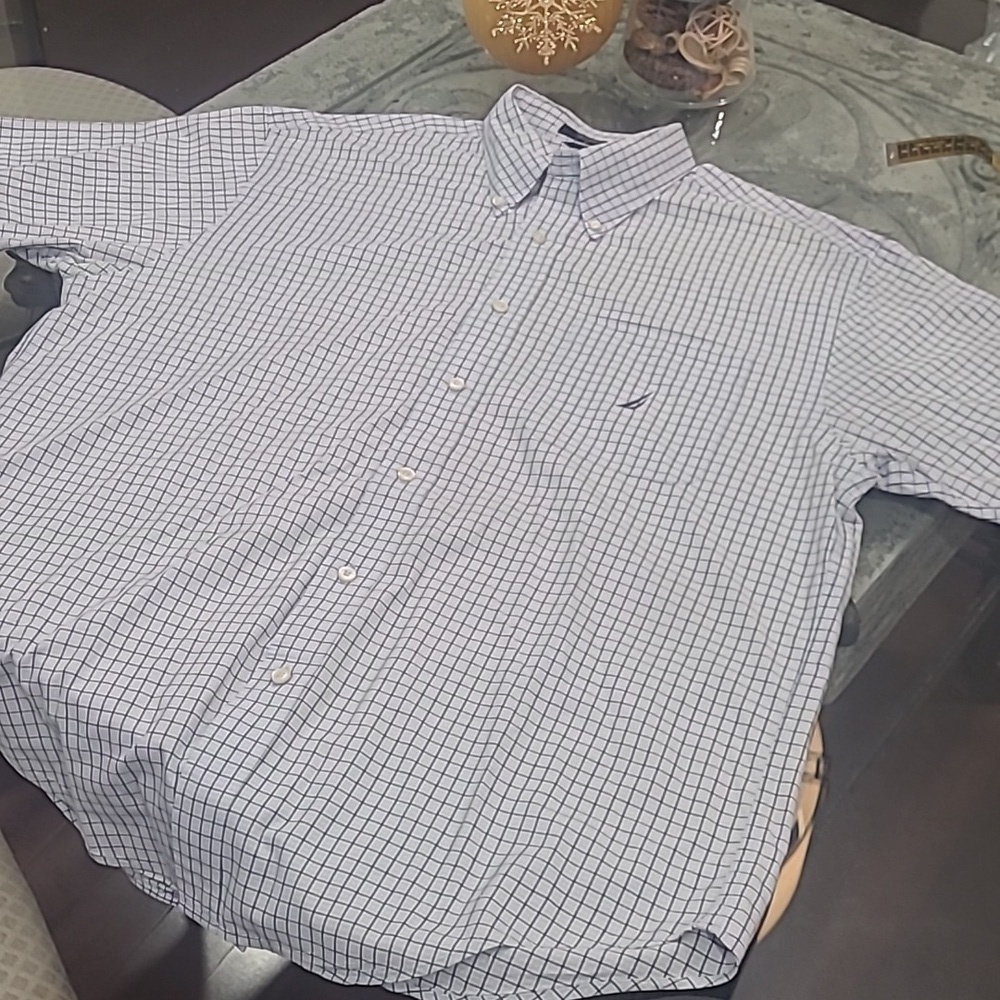 NAUTICA MEN'S CHECKERED SHORT SLEEVE BUTTON DOWN BUSINESS CASUAL LARGE SHIRT